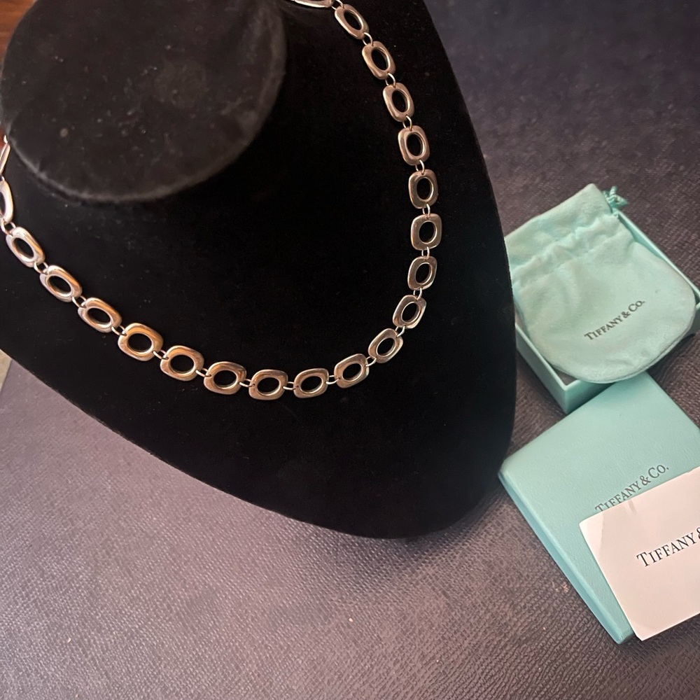 This are vintage Tiffany & Co. Silver Oval square Link Necklace 16”